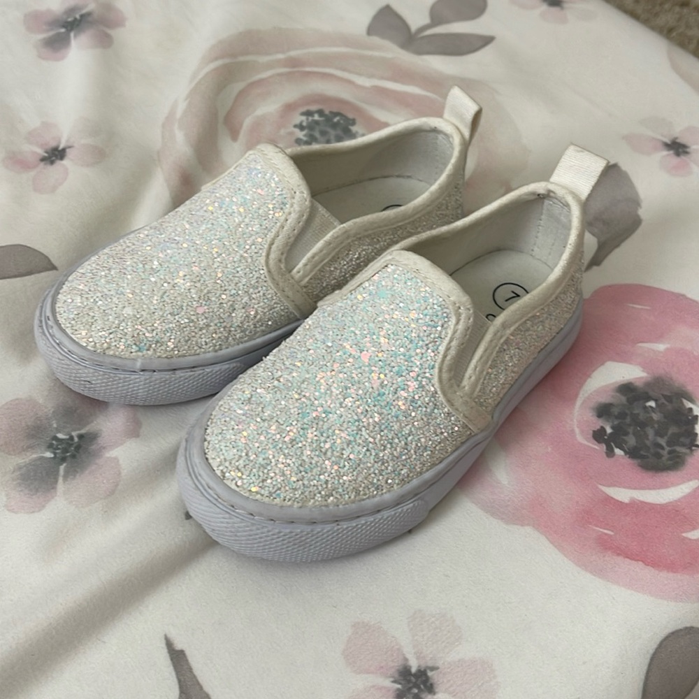 CAT AND JACK toddler shoes. Size 7 girls sparkling white.